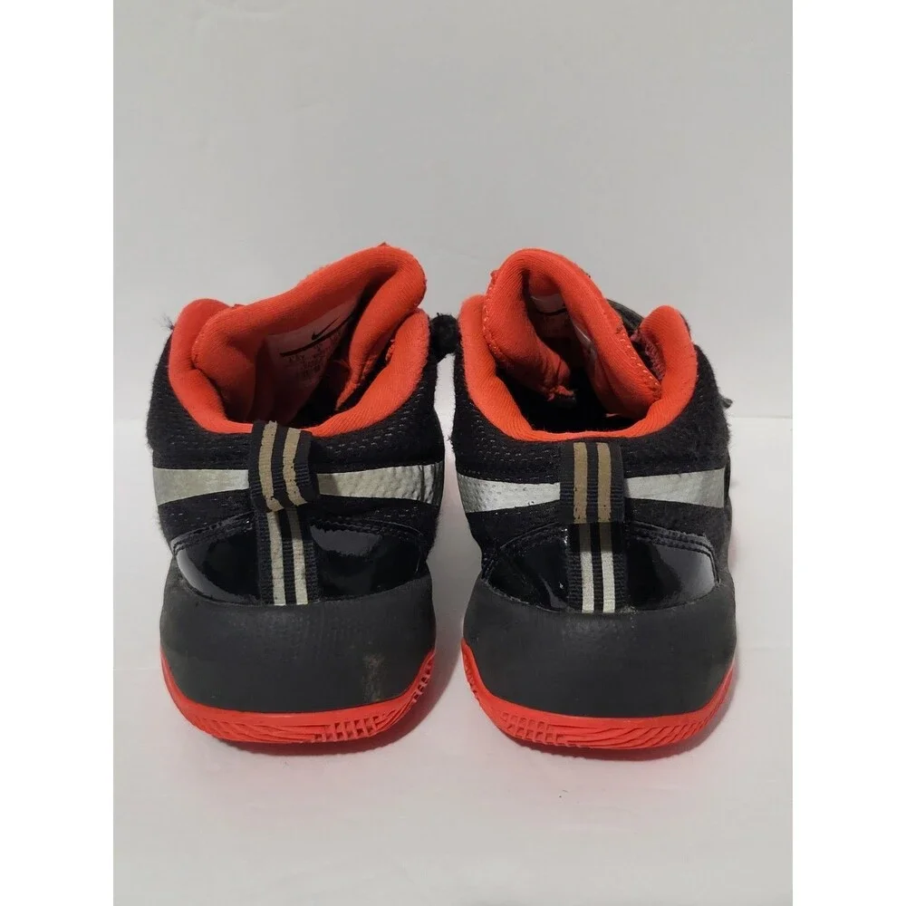 Nike Team Hustle D8 Youth Boys Just Do It Basketball Sneaker Size 4.5 AQ9977-001